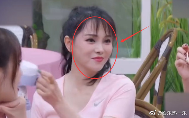 有心結？伊能靜爆「和同台女星不合」　表情全拍下！