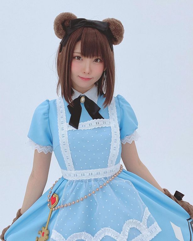 照片「裙子突消失」!超兇Coser挨轟「陪睡賺錢」回擊:我工作很多