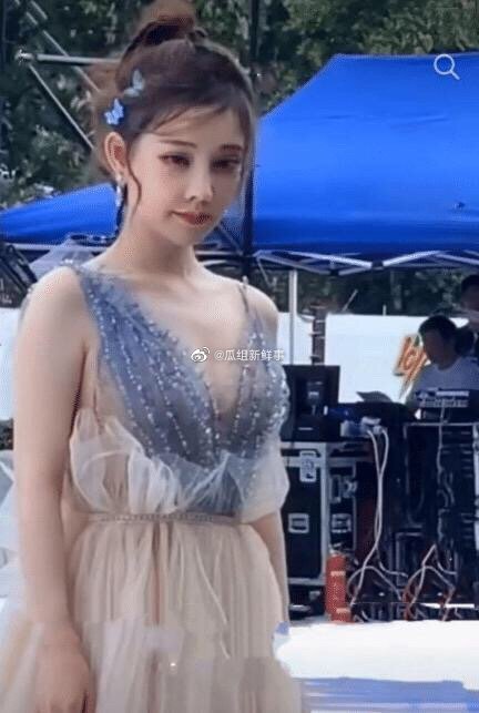 五官大走鍾!馮提莫「無修圖曝光」 網傻眼:又再整?