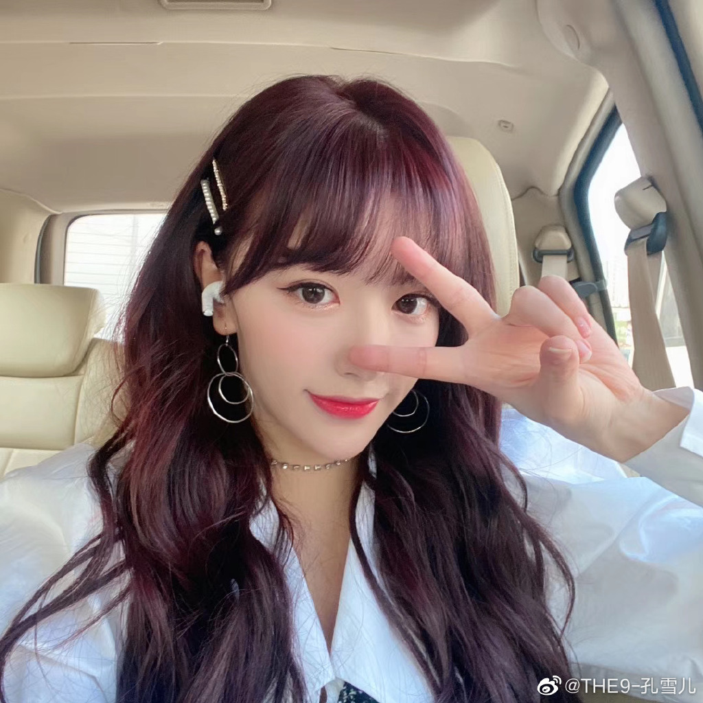 THE9孔雪兒真實身材現形？網抓「長腿詭異扭曲」：修圖太超過？