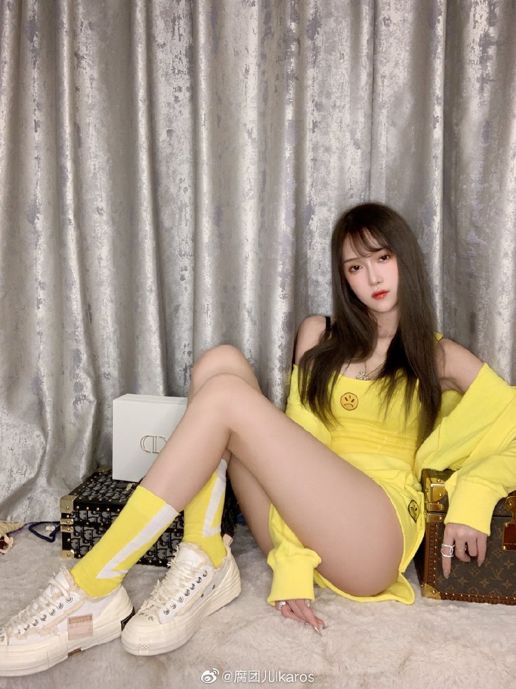 好身材太驚人!實況兇妹「小蠻腰掛眼鏡」 網驚:完全不掉下來!