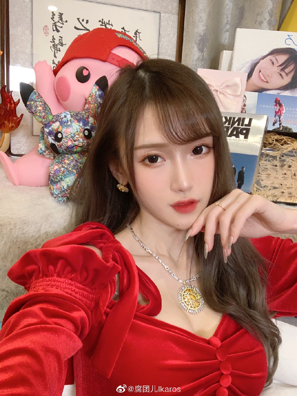 好身材太驚人!實況兇妹「小蠻腰掛眼鏡」 網驚:完全不掉下來!