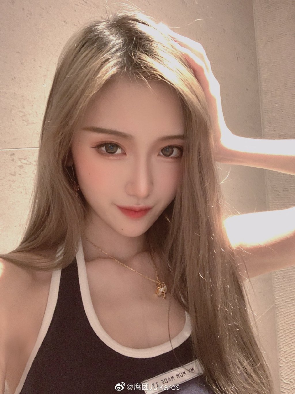 好身材太驚人!實況兇妹「小蠻腰掛眼鏡」 網驚:完全不掉下來!