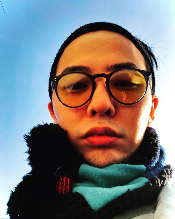 妝也蓋不掉!GD「超近自拍」臉上狂冒痘 粉絲緩頰:口罩的關係