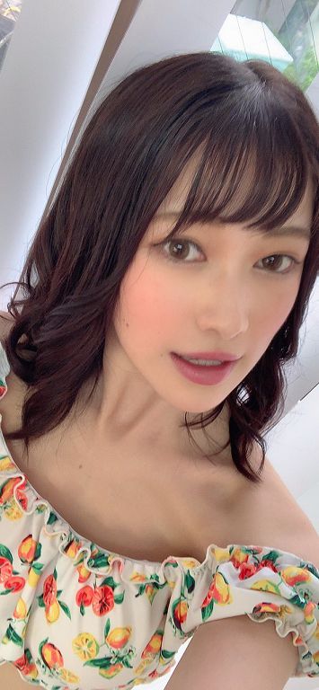 連波多野結衣都看傻眼！清純派「法律系正妹」曝光下海原因