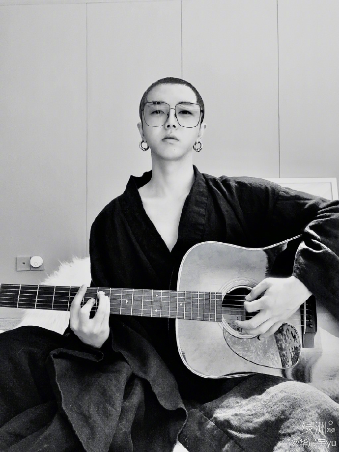 有顏真的可以任性！華晨宇「頭髮又剃光」　「造型曝光」網全嚇歪！