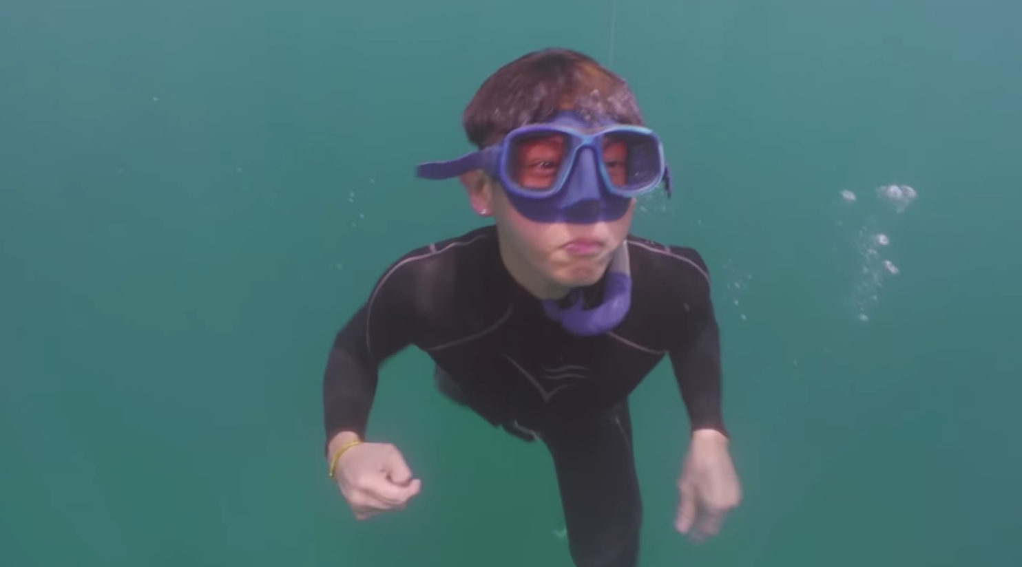 柯震東首發Youtube挑戰自潛 好友相伴黃腔開不停 網:全程姨母笑