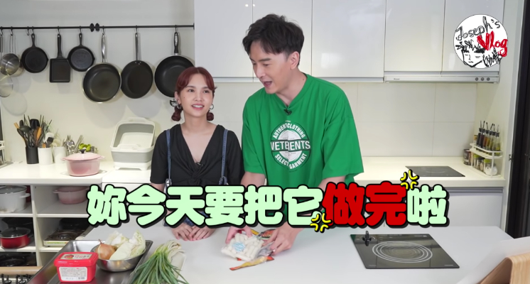 鄭元暢日前開設Youtube頻道《不專業廚房》系列，邀請跟他一樣身為「料理白癡」的人妻楊丞琳一起到節目上「大秀廚藝」。但兩人從一開始的溫馨閒聊，最後直接反目成仇互罵，讓觀眾紛紛笑倒在地。