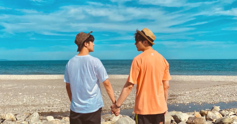 密友曝光？謝佳見和「他」牽手遊台東　狂讚對方：難怪那麼甜