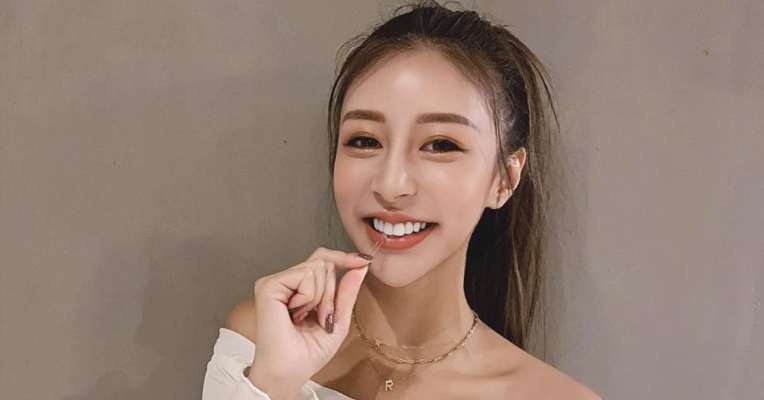千年一遇美女！空姐解放曬美腿禁區　網見陰影處暴動：再近一點