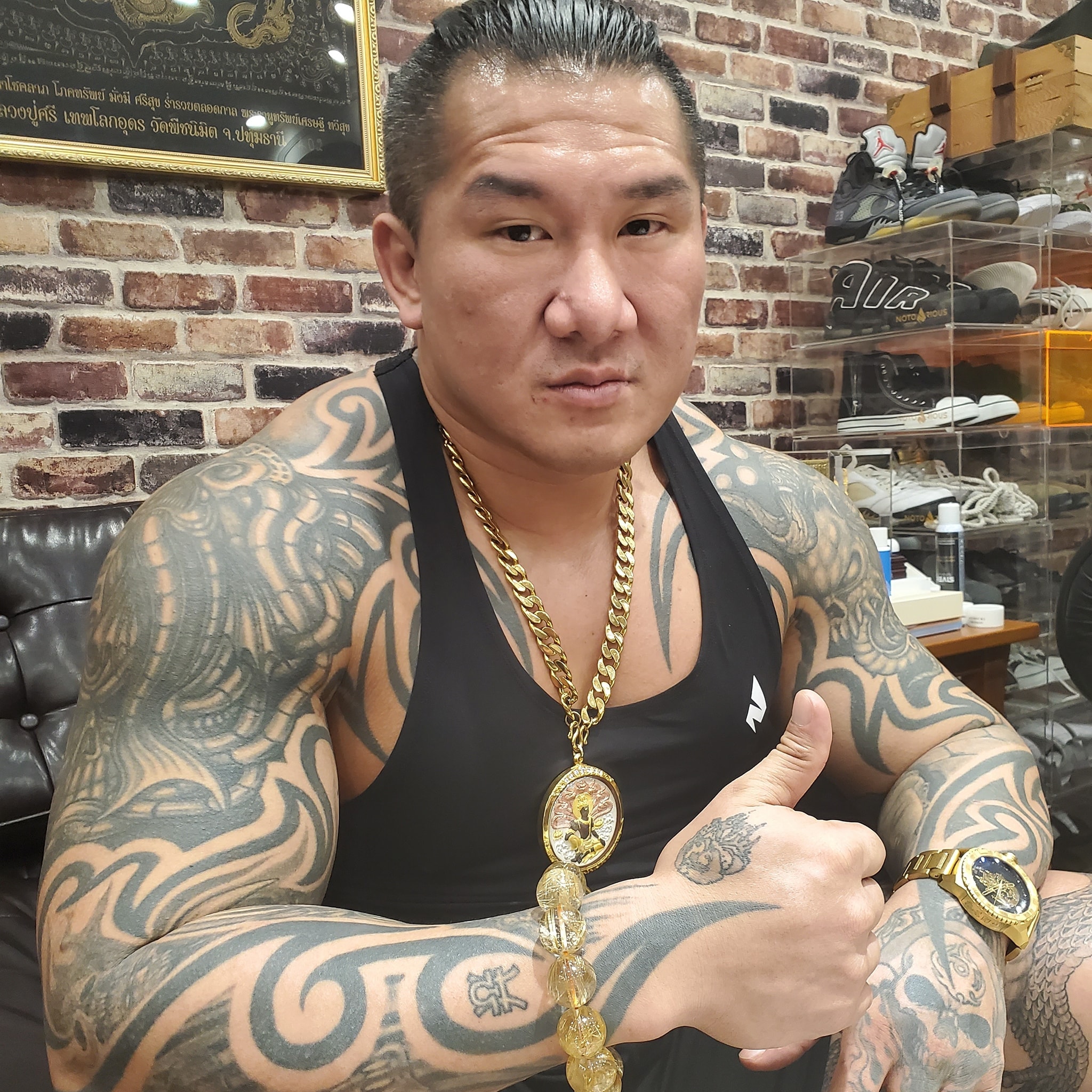 直播急中斷!粉絲嚇壞「怎麼了?」 館長面色凝重曝:兒子腿被踩斷