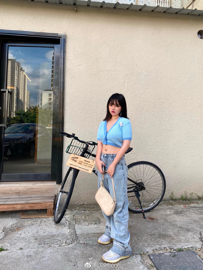 騙很大！超正網紅「XS變XXXL」真實身材曝光　網全嚇歪：根本邪術！