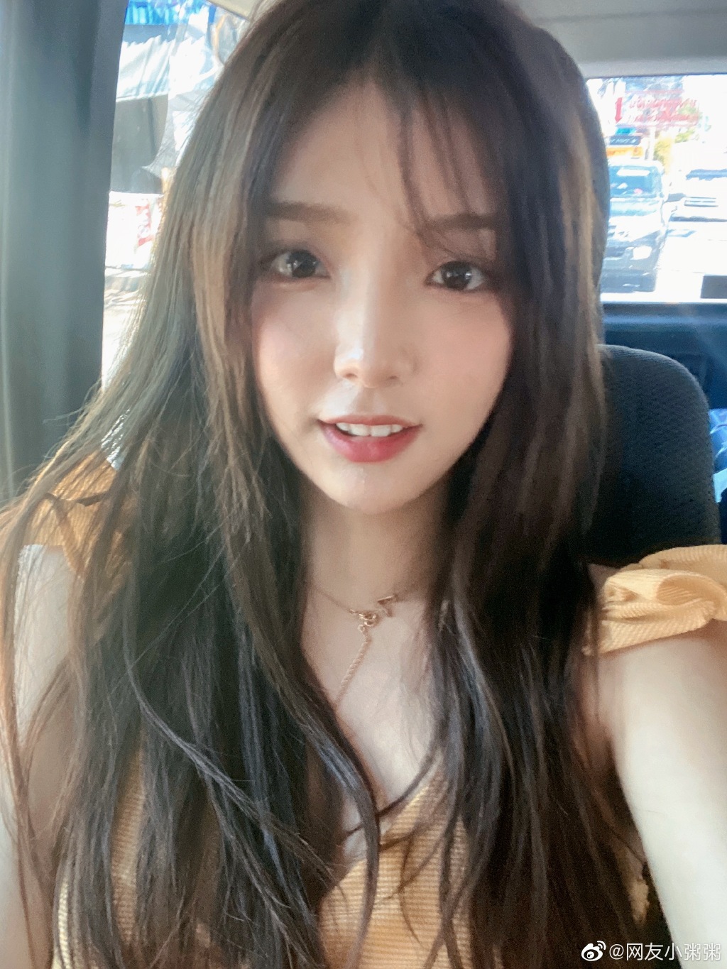 太尷尬!實況正妹「高空彈跳」嚇爆 「地上一灘水」網傻眼:失禁?