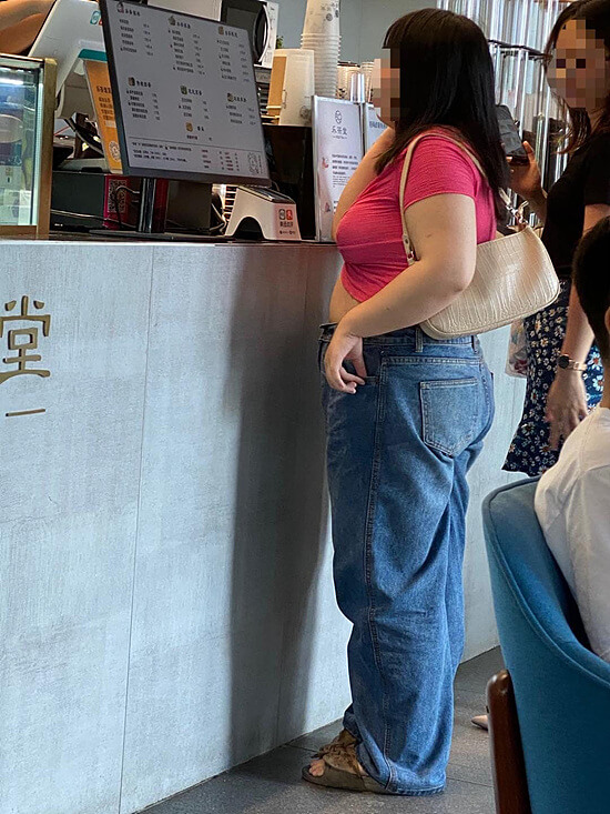 騙很大！超正網紅「XS變XXXL」真實身材曝光　網全嚇歪：根本邪術！