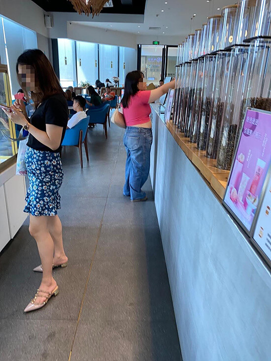 騙很大！超正網紅「XS變XXXL」真實身材曝光　網全嚇歪：根本邪術！