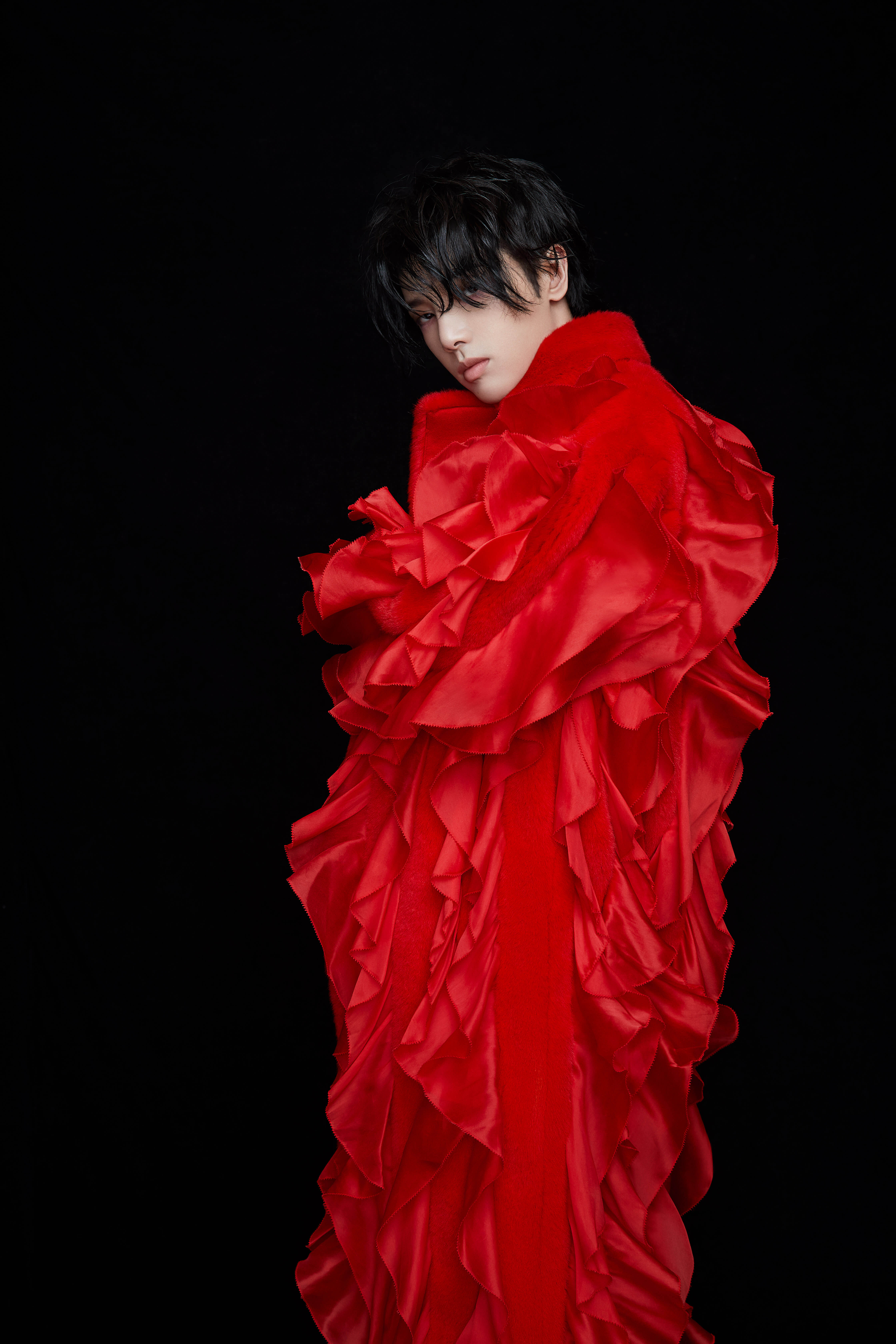 專輯銷量破20萬！華晨宇「突剃成小平頭」　笑稱：夏天適合剃頭髮