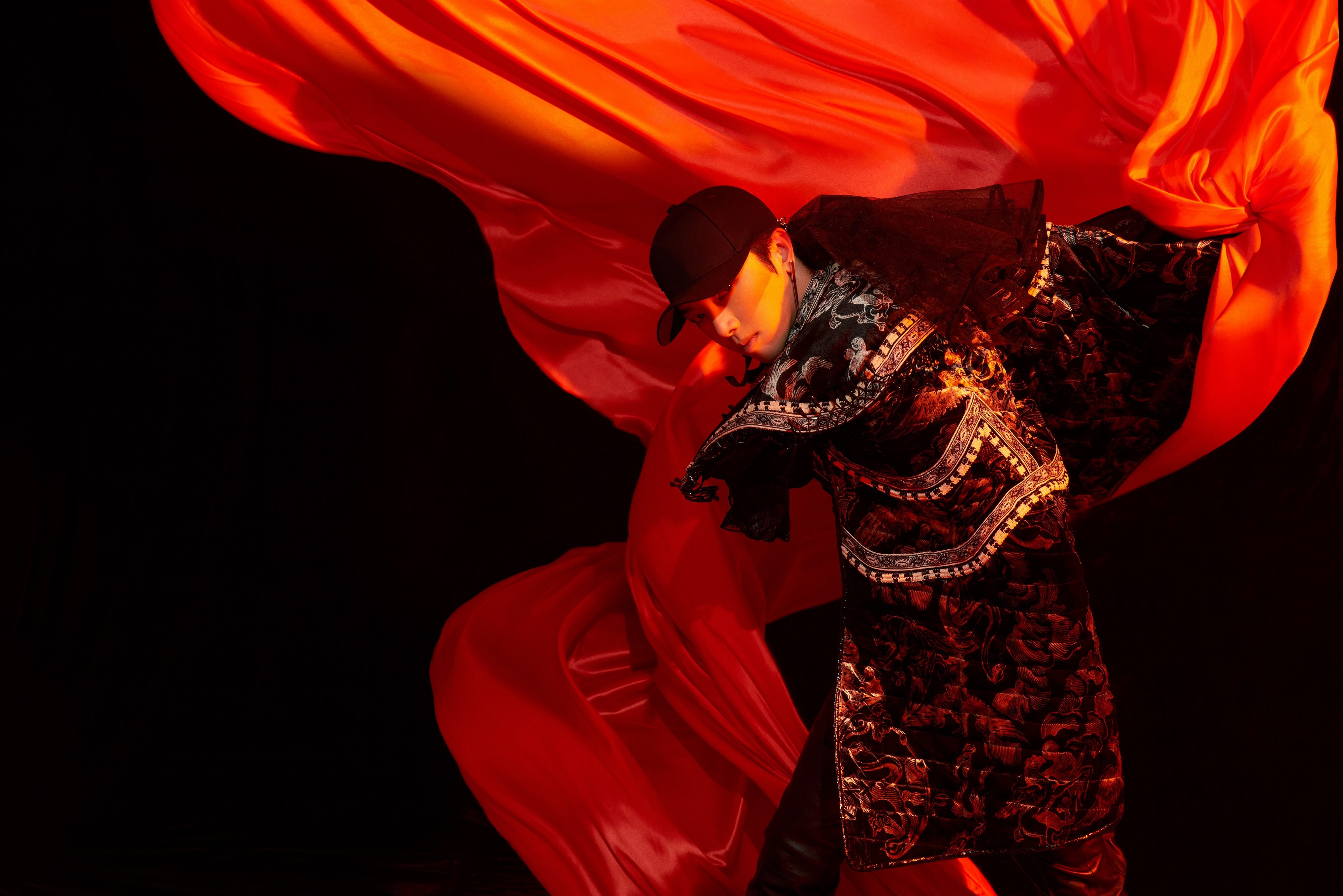 專輯銷量破20萬！華晨宇「突剃成小平頭」　笑稱：夏天適合剃頭髮