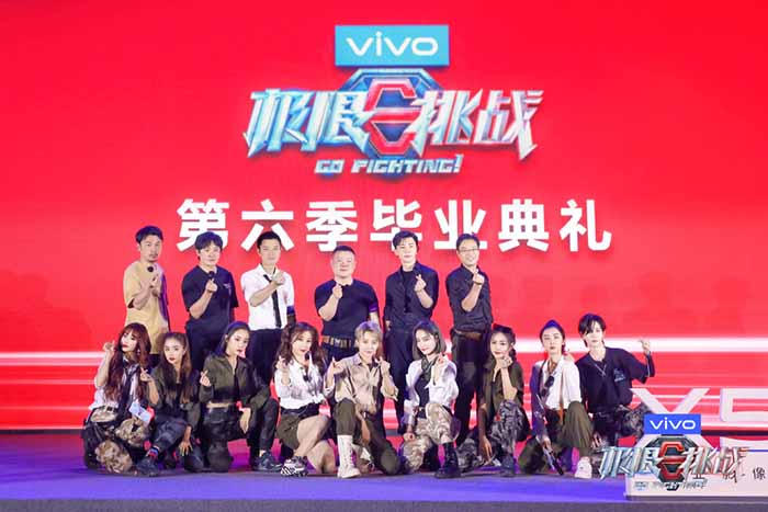 當眾揩油？THE9孔雪兒被《極限挑戰》男星「緊摟表白」　網傻眼：真的很尷尬