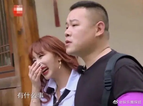 當眾揩油？THE9孔雪兒被《極限挑戰》男星「緊摟表白」　網傻眼：真的很尷尬