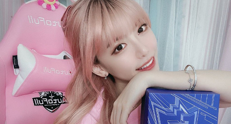 失誤慘被爆破！實況正妹曝「再也不當解說」：造成心理陰影