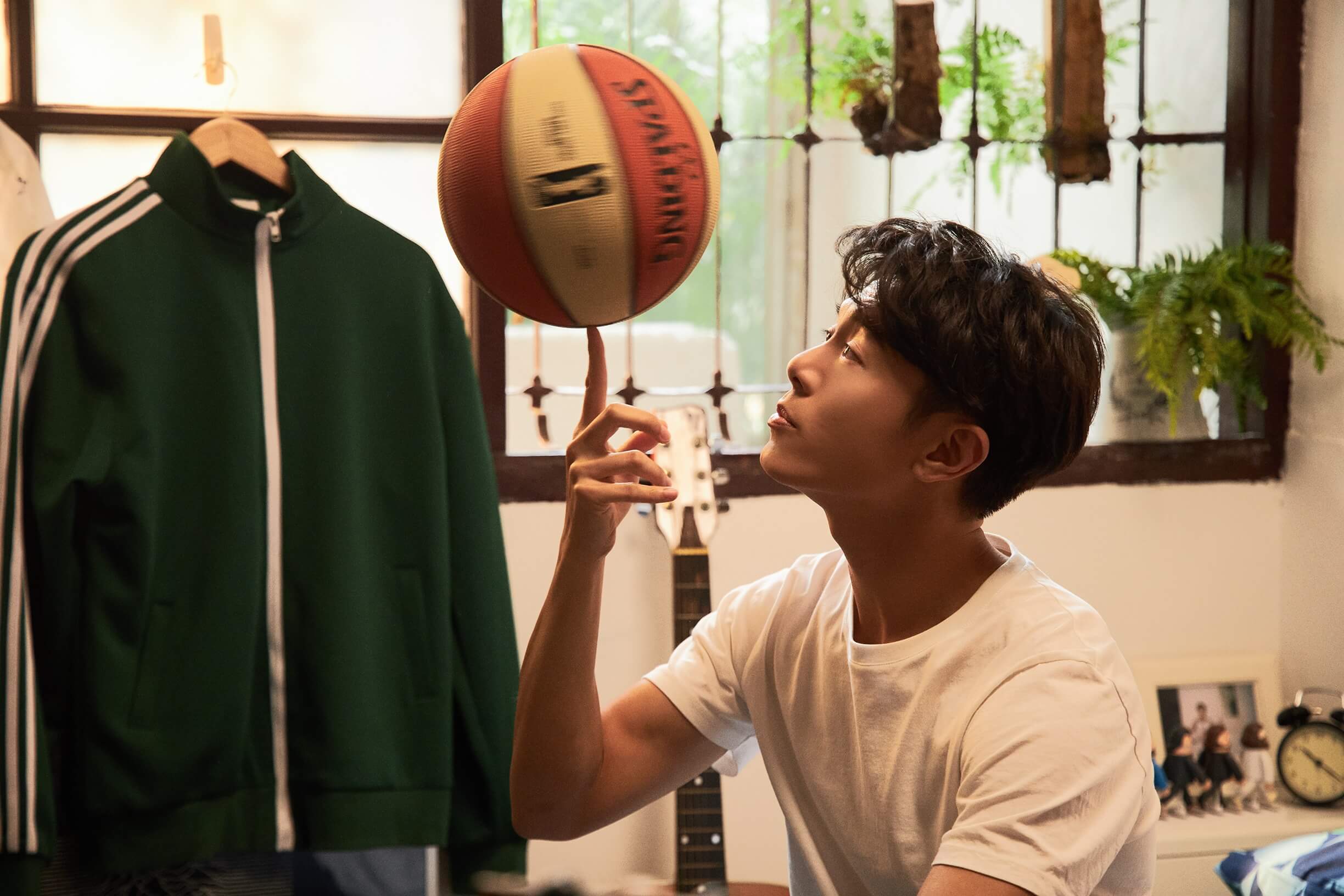 韋禮安「爸媽首次入鏡」 MV送別時媽媽泛淚:每次都18相送!