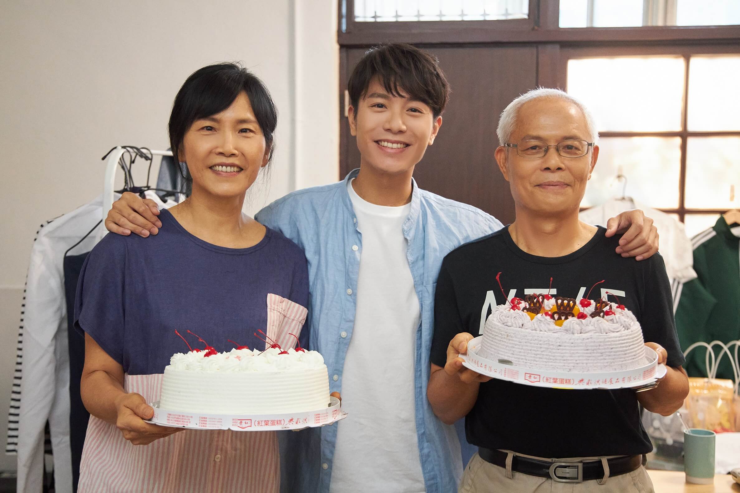 韋禮安「爸媽首次入鏡」 MV送別時媽媽泛淚:每次都18相送!