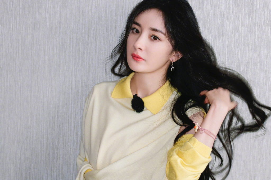 出道已經三十年！楊冪爆「半張臉全垮」　網翻舊照嚇歪：維修後遺症？