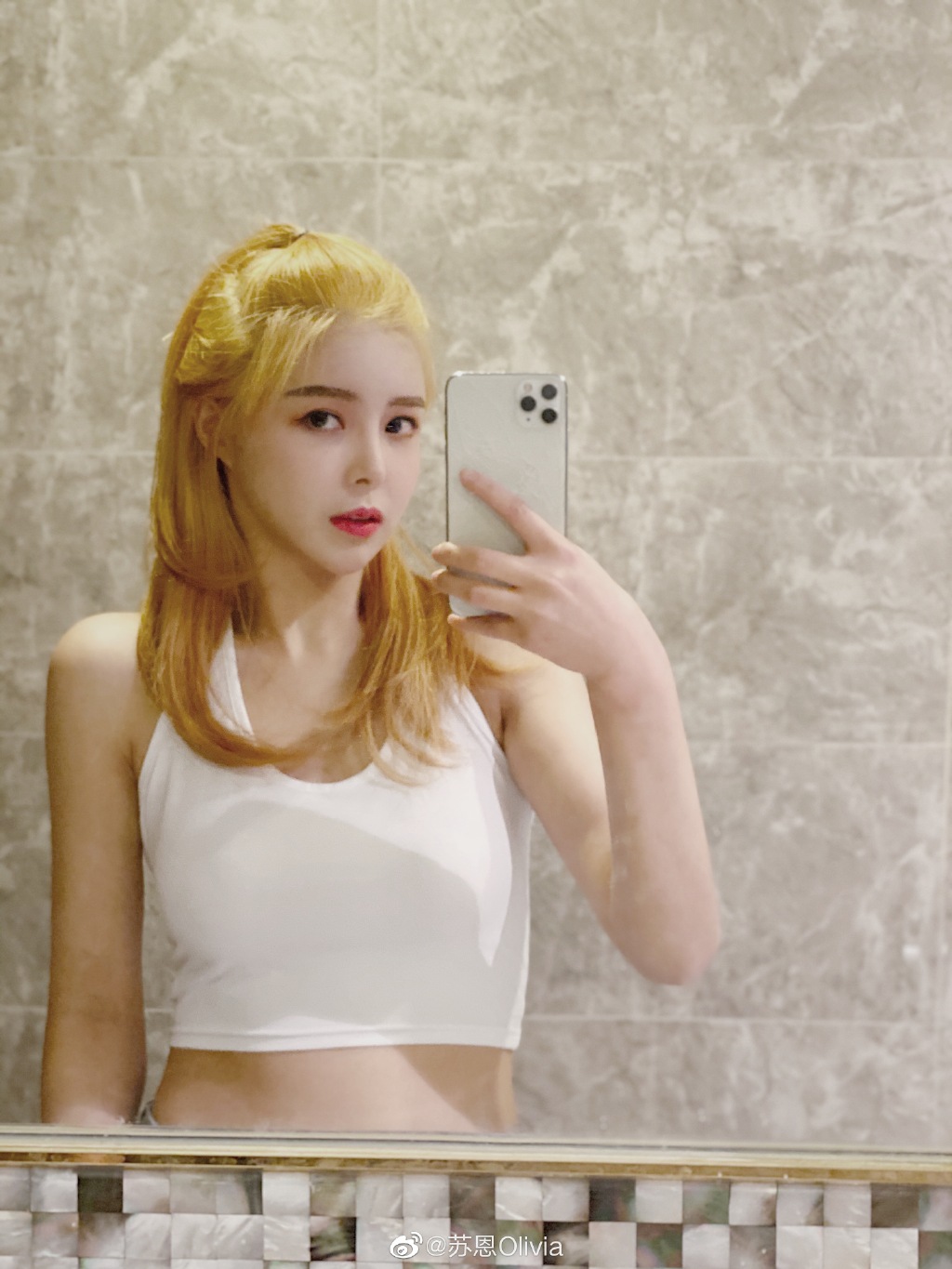 私密物品大公開！正妹直播主曝光「超凌亂空間」　網嚇歪：也太誇張