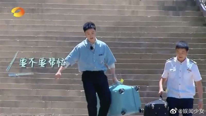 黃曉明爬2000階梯大噴汗 脫妝遭網笑:好像喝醉的大叔