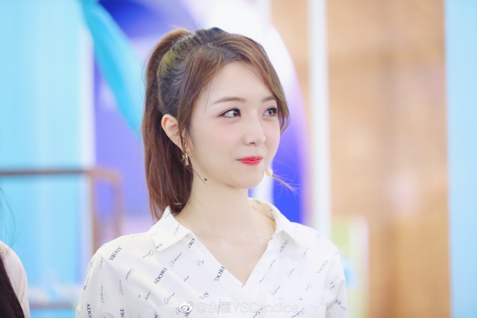 真實顏值曝光！正妹主持人「無P圖流出」　網：果然是阿姨！