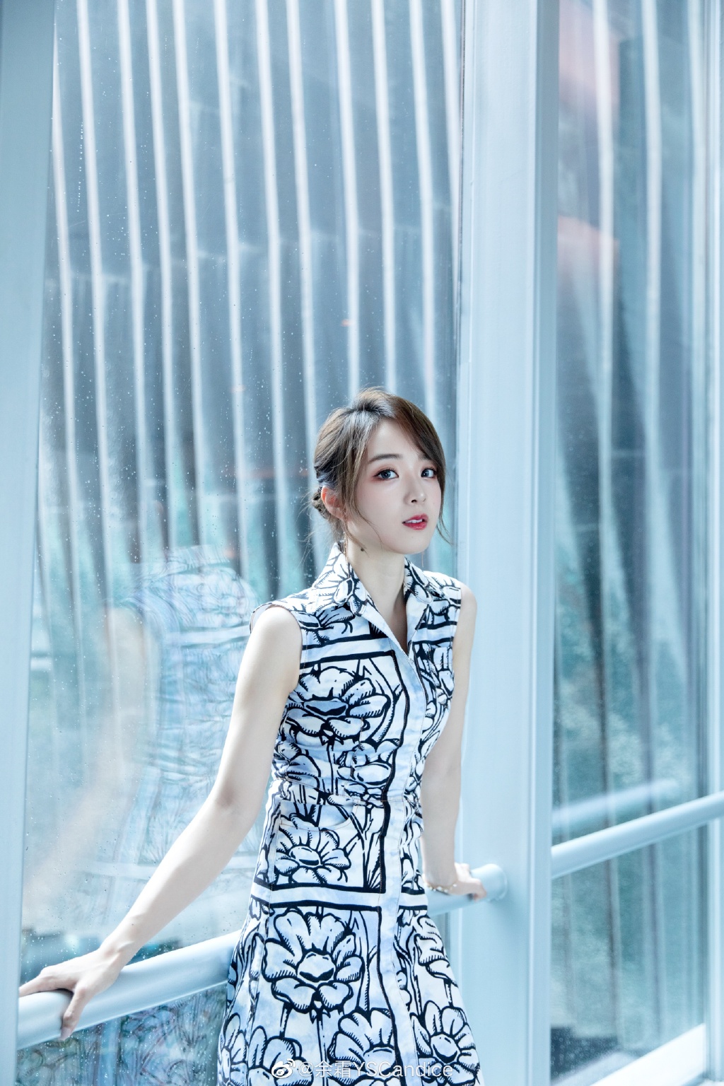 真實顏值曝光！正妹主持人「無P圖流出」　網：果然是阿姨！