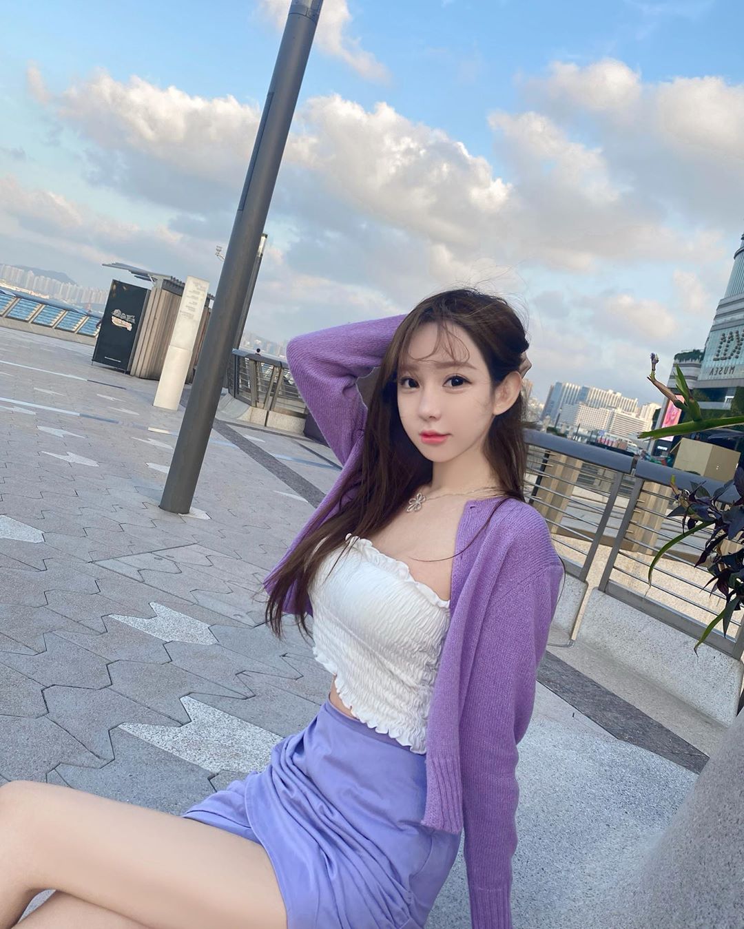 曾和陳冠希喇舌暴紅!正妹辣曬「不科學性感照」 網看傻:這裡歪了