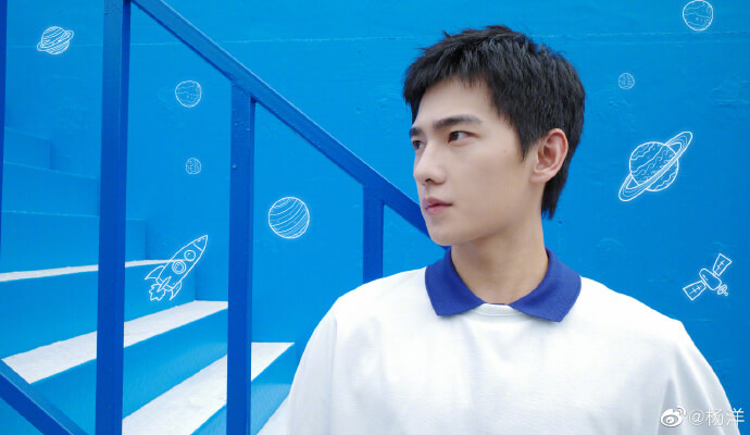 確定搭檔楊洋!迪麗熱巴深V長裙「開衩到大腿」 網暴動:美到不像地球人