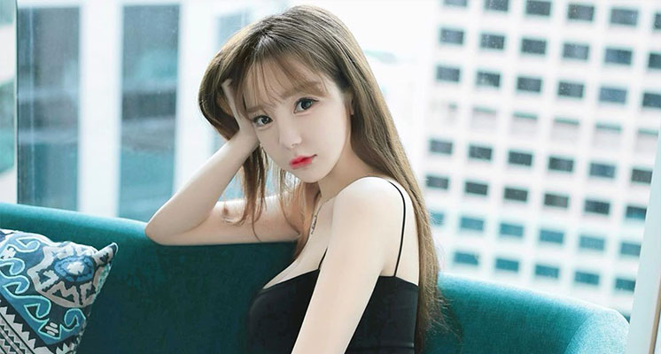 曾和陳冠希喇舌暴紅!正妹辣曬「不科學性感照」 網看傻:這裡歪了