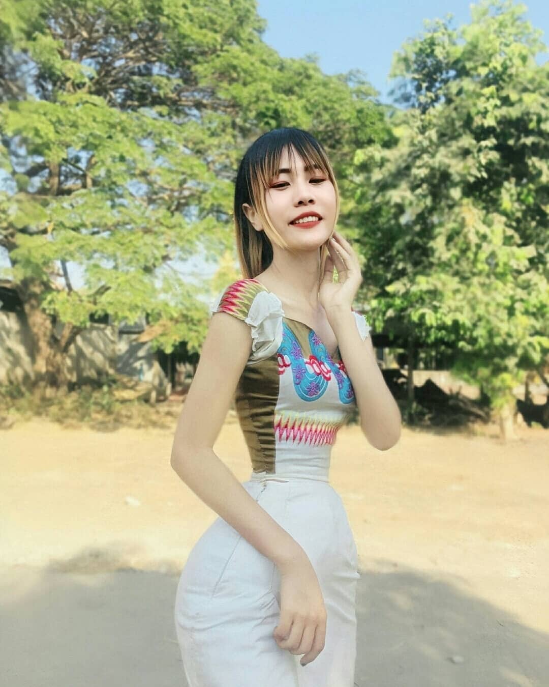 差點打破世界紀錄!網紅小蠻腰「史上最魔鬼」 網嚇歪:肋骨都拿掉了?