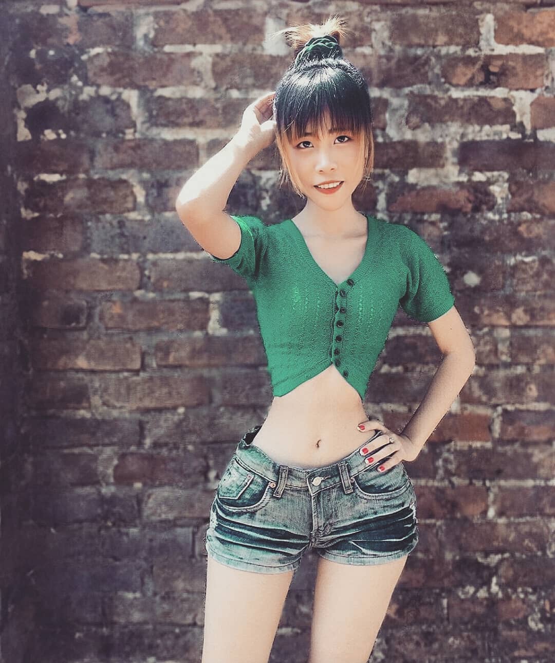 差點打破世界紀錄!網紅小蠻腰「史上最魔鬼」 網嚇歪:肋骨都拿掉了?\