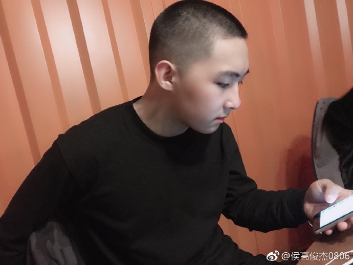 幫周杰倫伴舞爆紅!七歲街舞天才少年「能頭轉40圈」 11年後「悲慘近況曝光」!