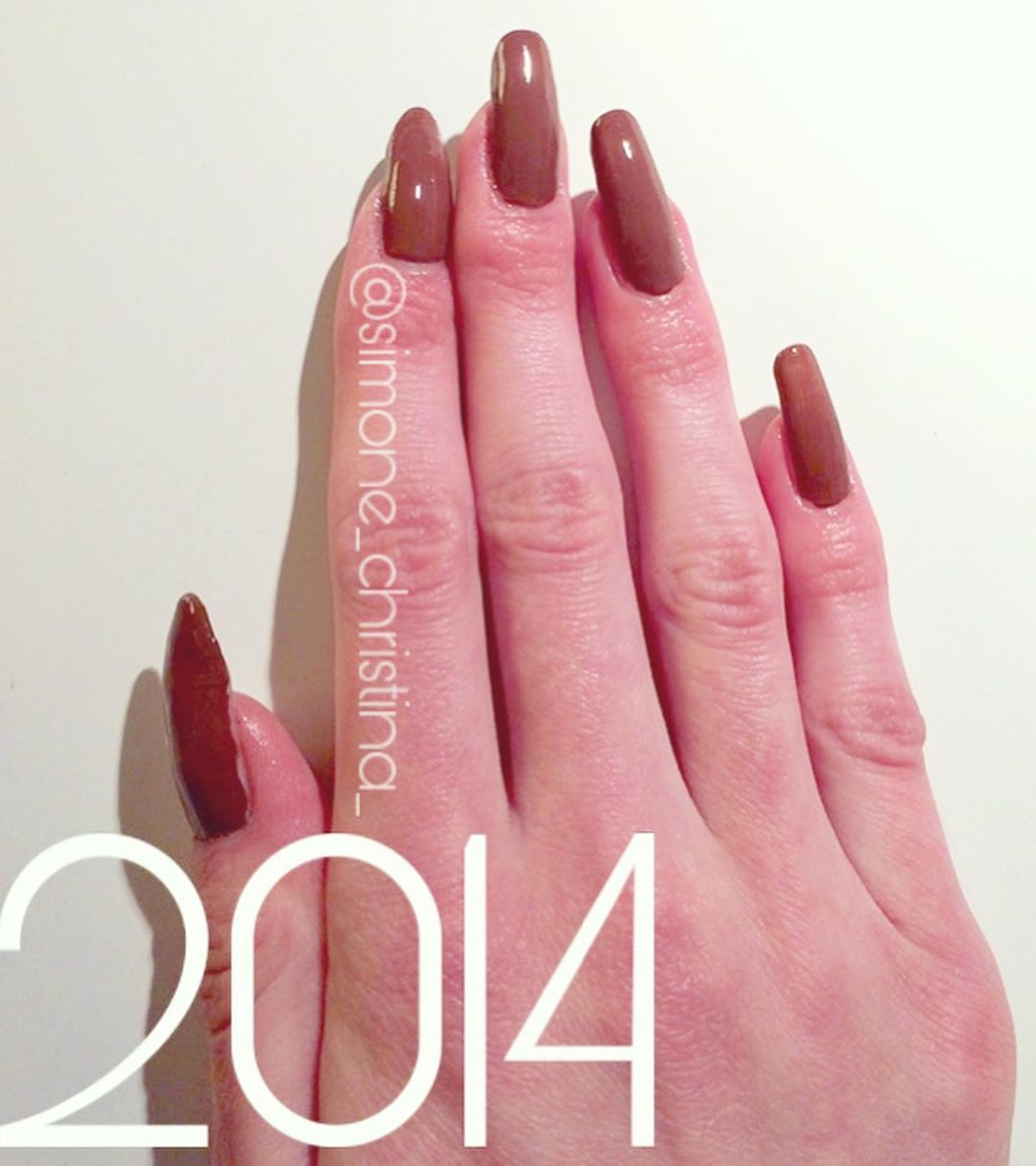 六年都沒剪過!18歲網紅「指甲超過15公分」 網嚇歪:超像巫婆