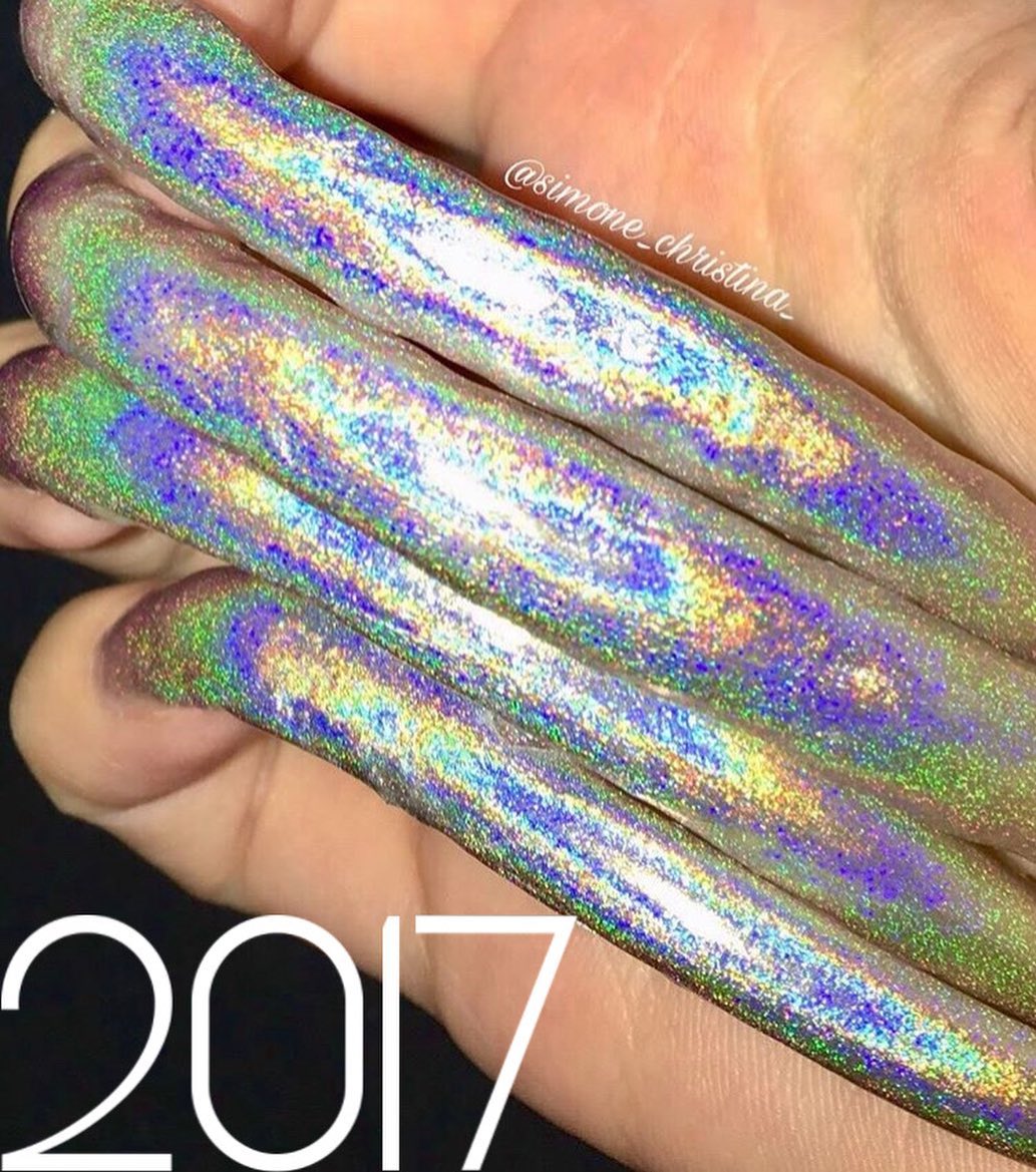 六年都沒剪過!18歲網紅「指甲超過15公分」 網嚇歪:超像巫婆