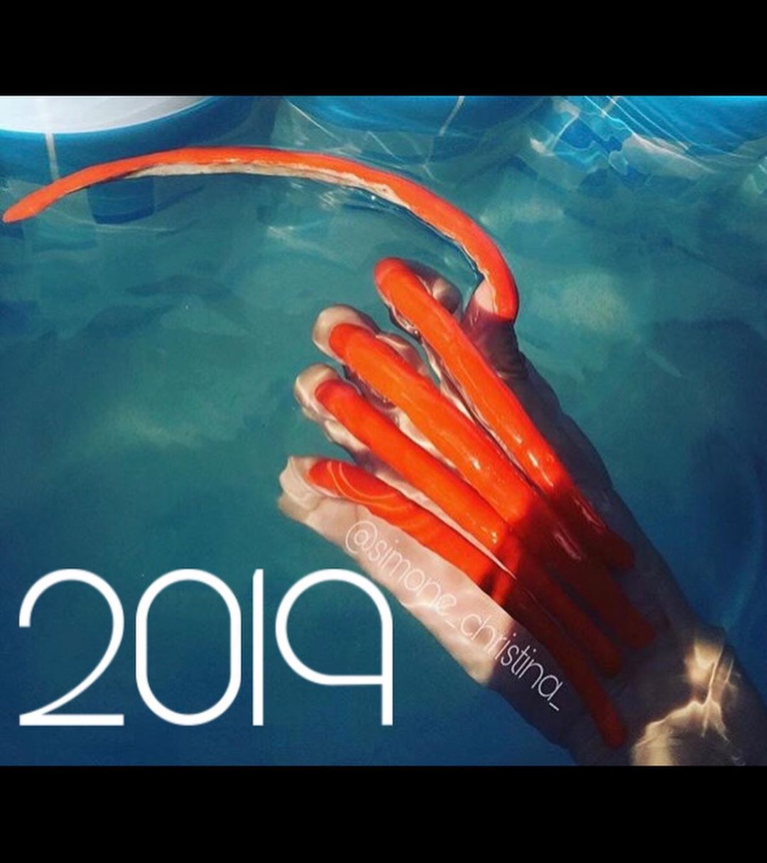 六年都沒剪過!18歲網紅「指甲超過15公分」 網嚇歪:超像巫婆