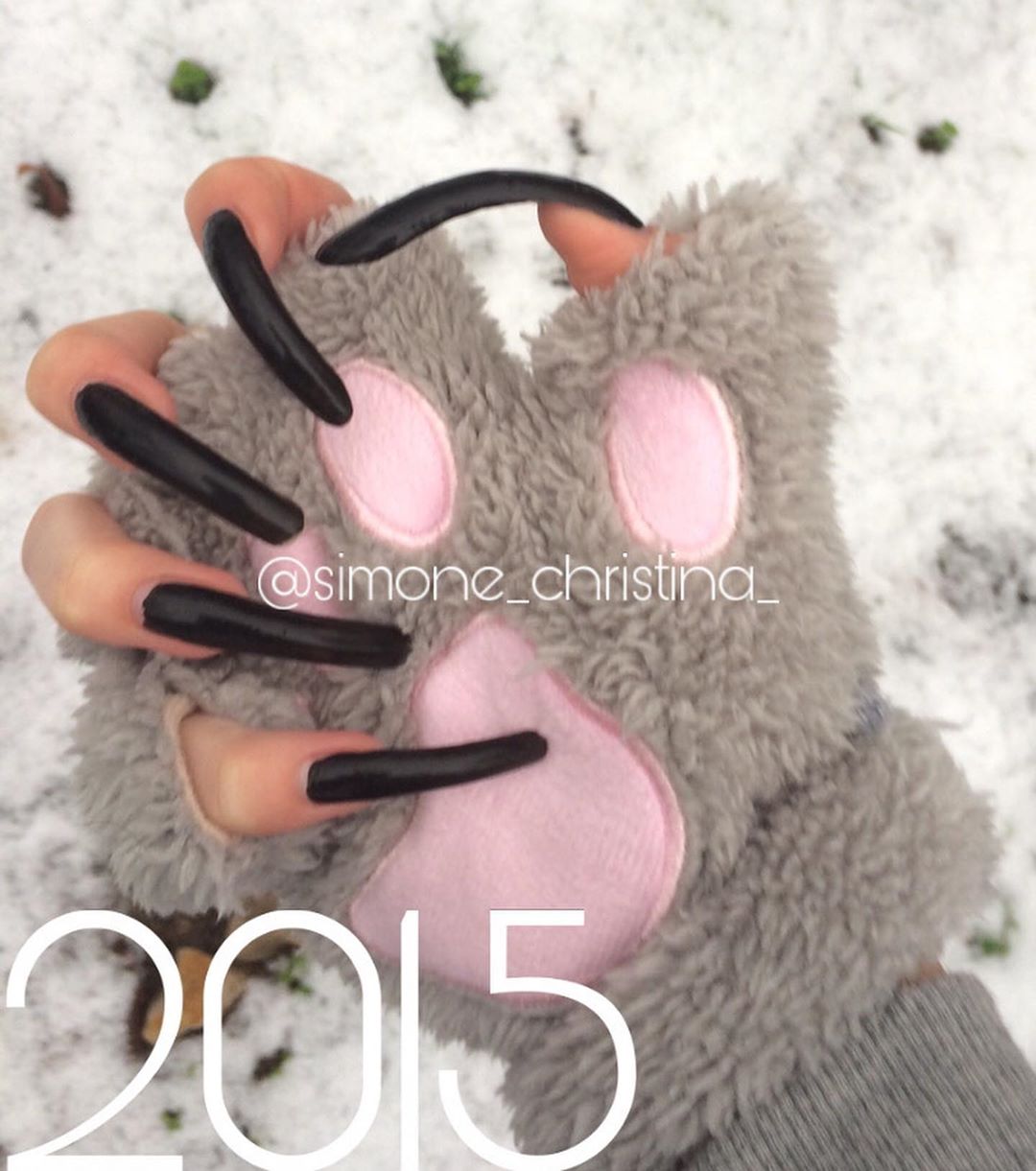 六年都沒剪過!18歲網紅「指甲超過15公分」 網嚇歪:超像巫婆