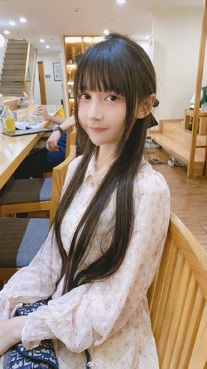 一件只要4塊錢！正妹網紅「原味大清倉」　網瘋搶「一秒售罄」！