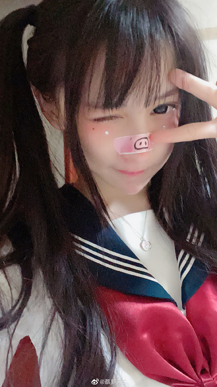 一件只要4塊錢！正妹網紅「原味大清倉」　網瘋搶「一秒售罄」！