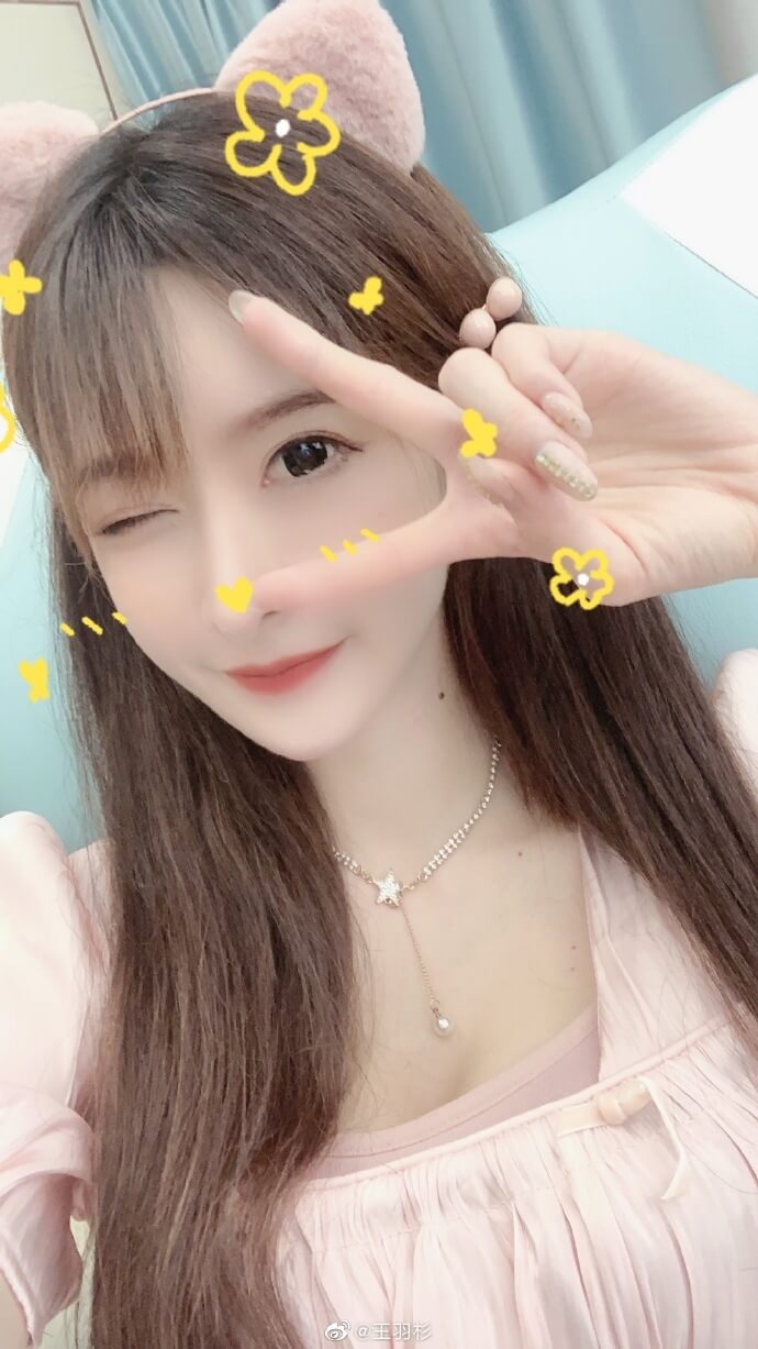 曾被曝光私密情史！正妹「尺度太開被BAN」近況曝光：準備換臉