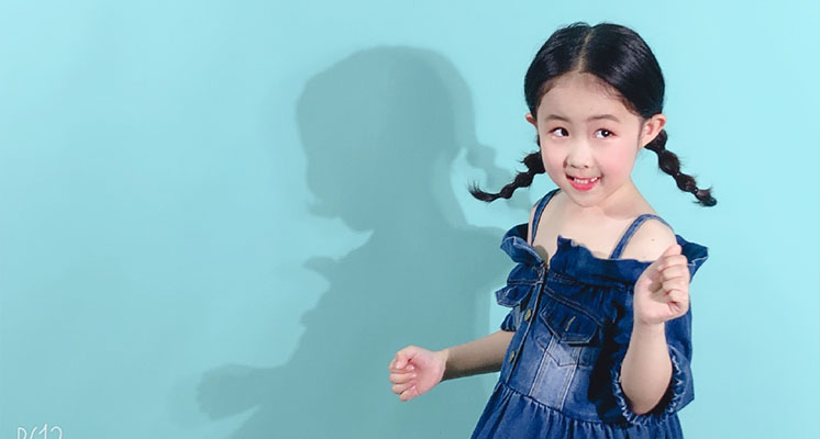 博收視沒下限？8歲童星「當評審」被罵爆　經紀人嗆：你們沒她出名