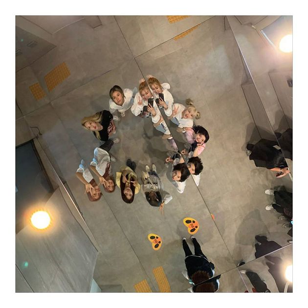 身體狂出狀況！TWICE定延證實「只能坐椅子表演」：想和粉絲見面