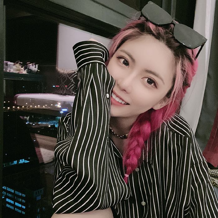 腫成大象腿！實況正妹「真實身材曝光」：只有140公分？