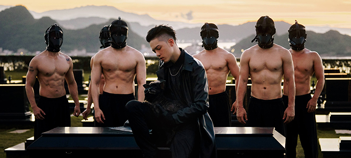 J.Sheon「入墳場拍MV」　中暑又被煞到：真的毛毛的！