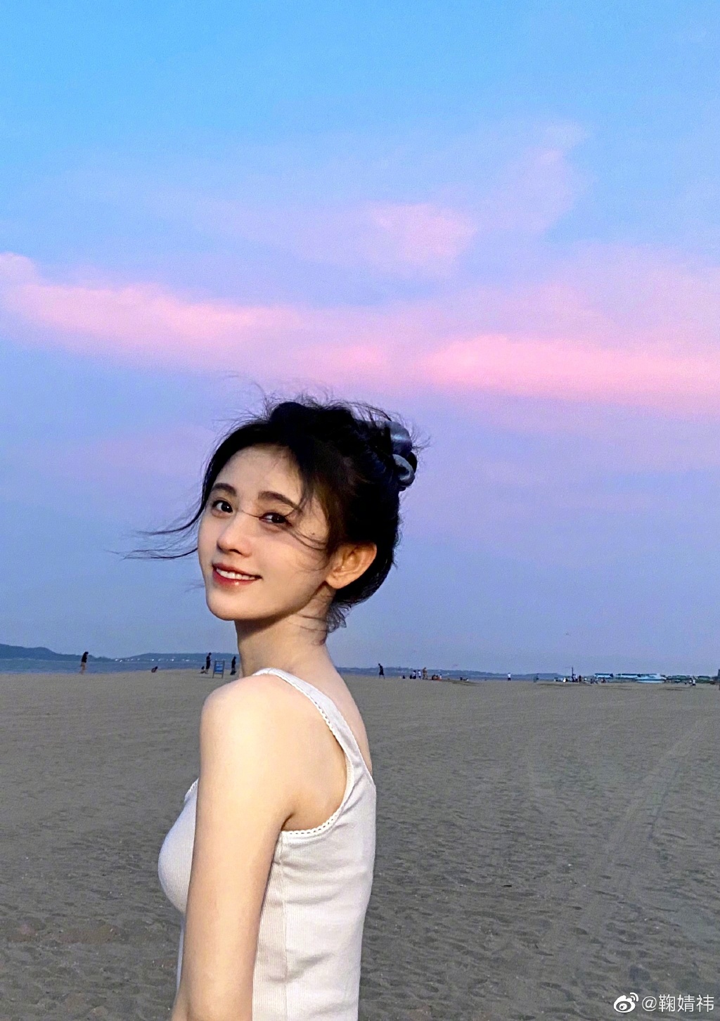 名牌都穿山寨貨!中國第一美女再爆「洗臉不敢摘假髮」 網傻眼:全身都假的