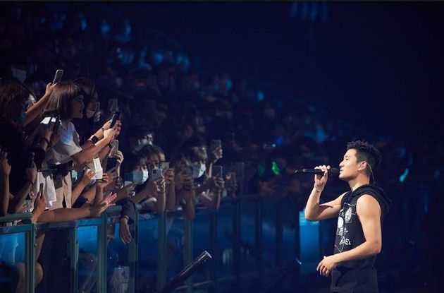 達人秀直擊／喉嚨腫腫的！周興哲「演唱會前吊點滴」：覺得卡卡的